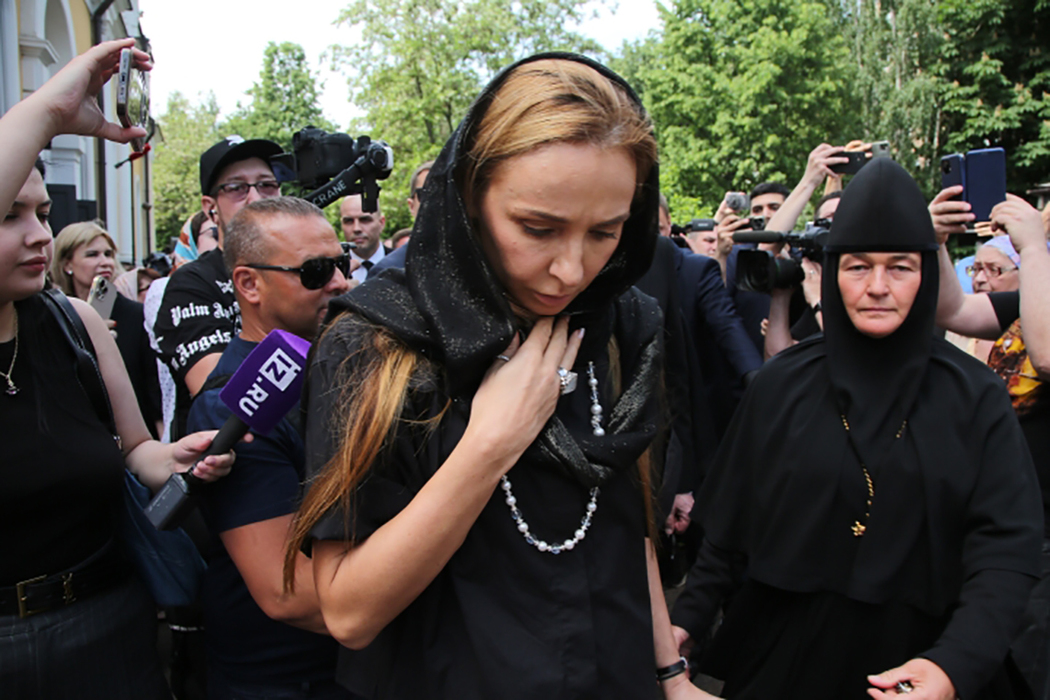 Хазанов, Лепс, Навка, Песков простились с Заворотнюк. Скорбные кадры